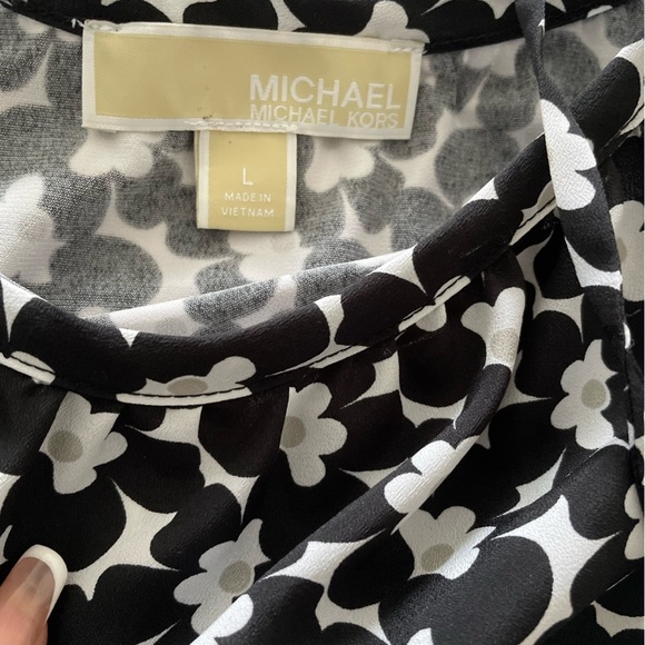 Michael Kors Floral Black and White Ruffled Cold Sleeve Blouse - Picture 8 of 9